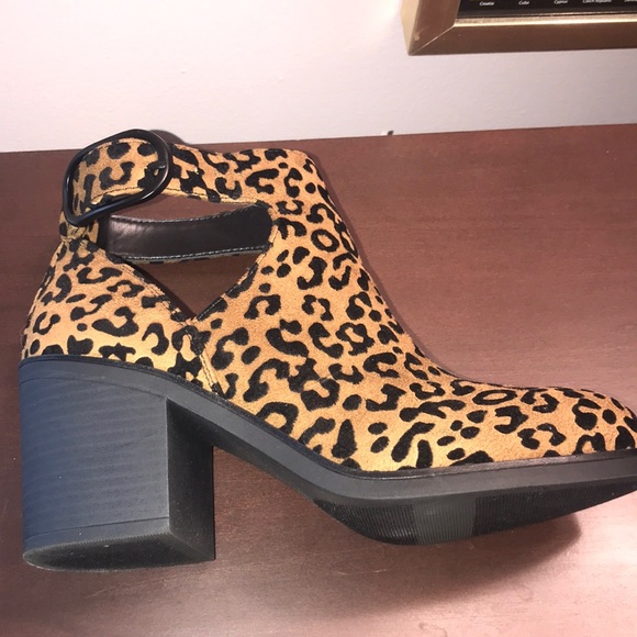 Cheetah booties - Picture 3 of 4